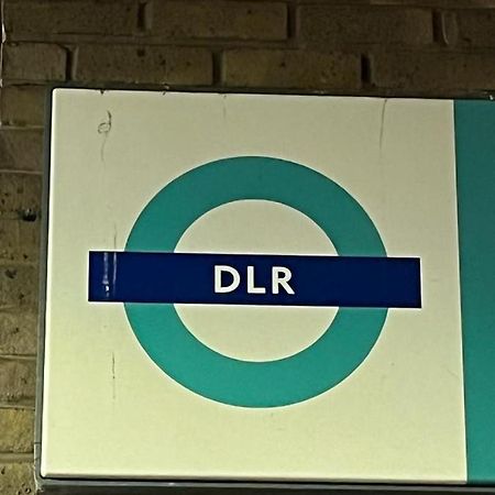 Luxurious Dlr Apartment London Luaran gambar