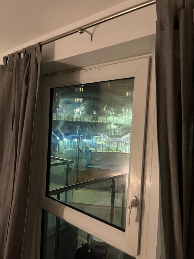 Luxurious Dlr Apartment London Luaran gambar