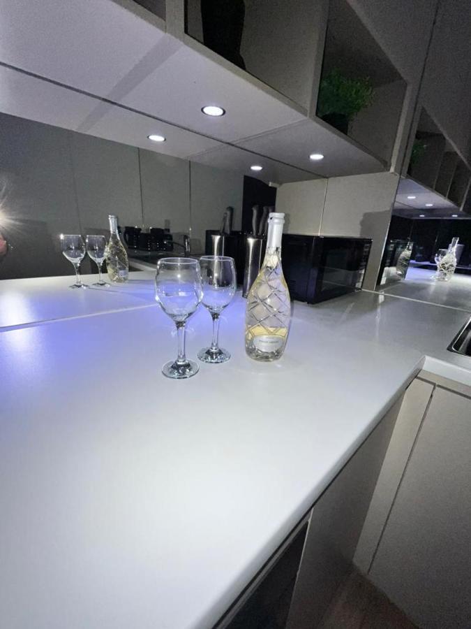 Luxurious Dlr Apartment London Luaran gambar